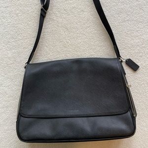 Black Coach Men’s Messenger Bag in excellent condition